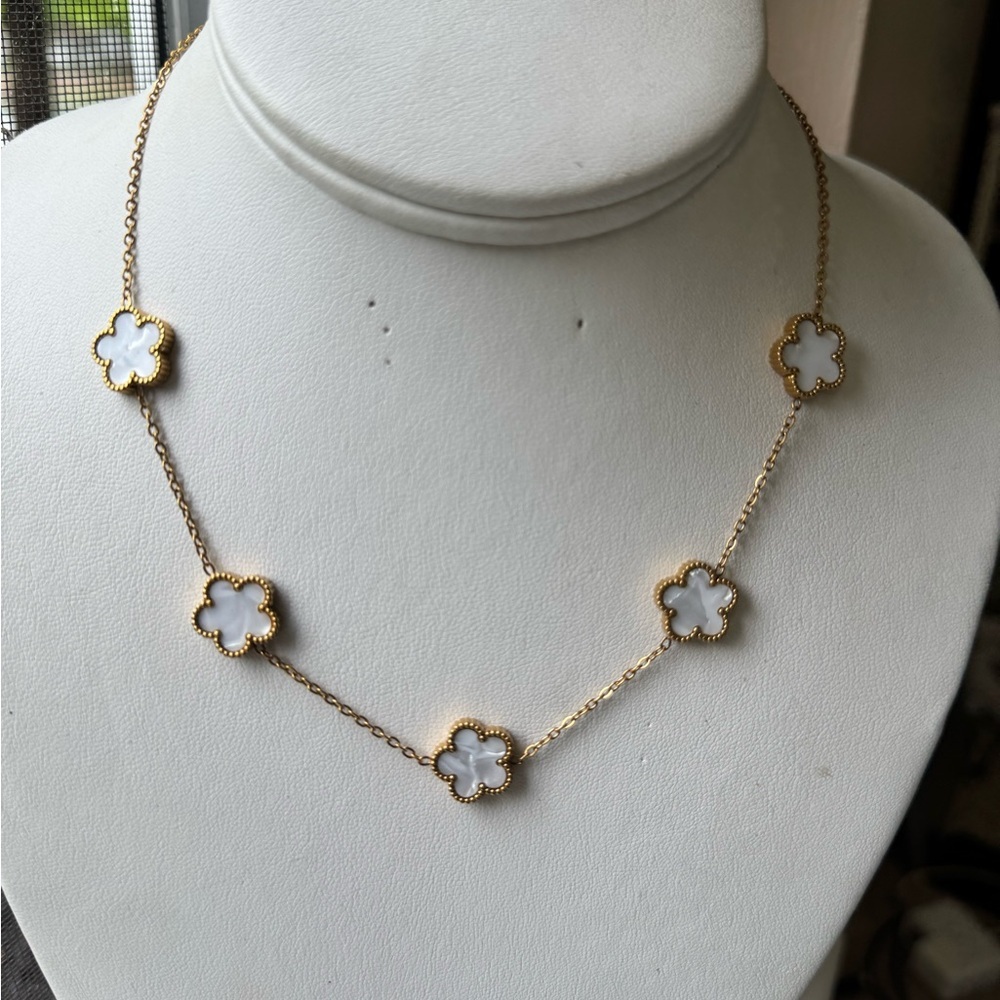 MONTY STATEMENT NECKLACE - Picture 4 of 16